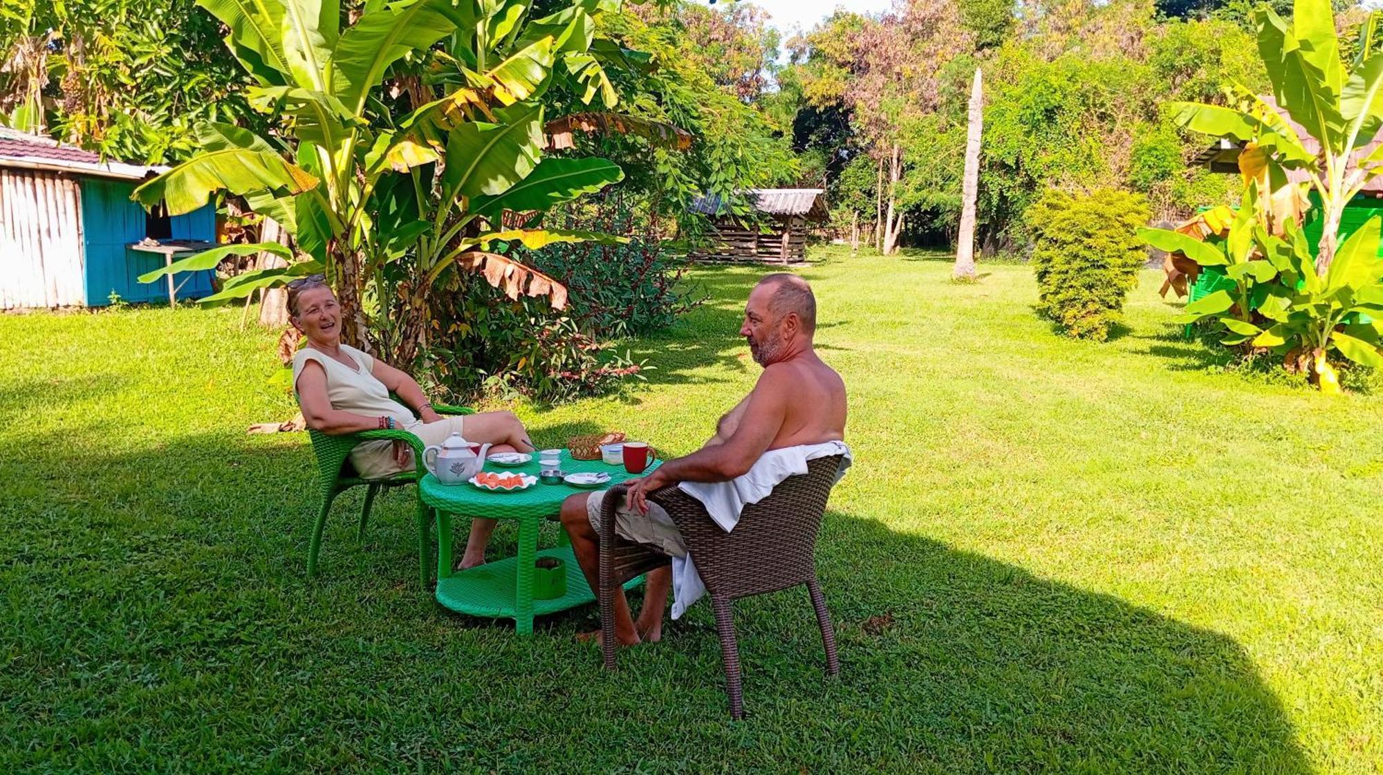 Bed and Breakfast 4 Pohon - Les 4 Arbres Pandang Екстер'єр фото